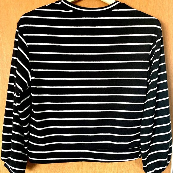 Monteau Black White Thin Striped Lightweight Cropped Sweater Junior's Small - Picture 2 of 4